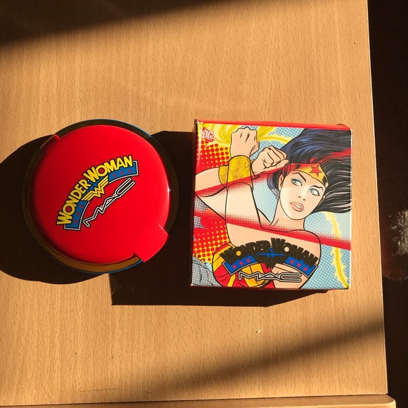 COPY - NIB MAC Wonder Woman GOLDEN LARIAT Blusher/Bronzer/Highlighter - Picture 4 of 5